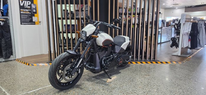 2018 Harley-Davidson FXDRS FXDR (114) WHITE