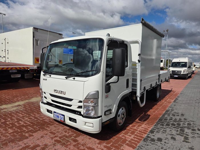2023 Isuzu Nnr 55/45-150 Amt Tray And Box