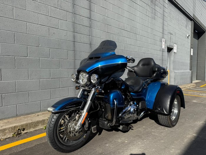 2017 Harley-Davidson Tri Glide Anniversary 107 (FLHTCUTG_ANV) Trike Black