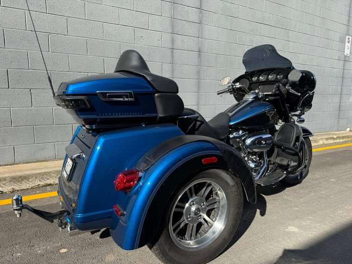 2017 Harley-Davidson Tri Glide Anniversary 107 (FLHTCUTG_ANV) Trike Black