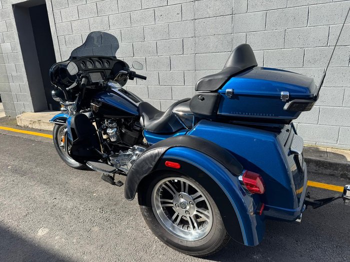 2017 Harley-Davidson Tri Glide Anniversary 107 (FLHTCUTG_ANV) Trike Black