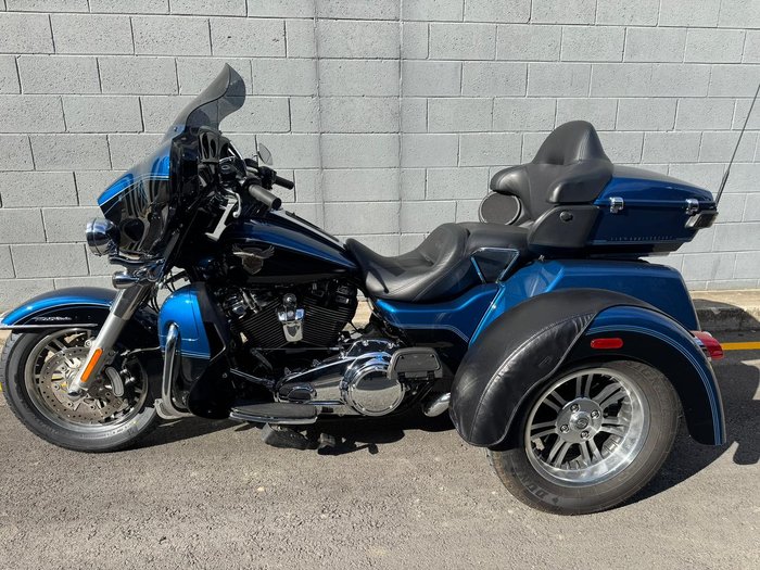 2017 Harley-Davidson Tri Glide Anniversary 107 (FLHTCUTG_ANV) Trike Black