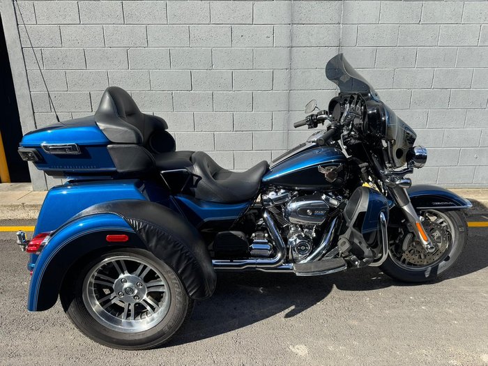 2017 Harley-Davidson Tri Glide Anniversary 107 (FLHTCUTG_ANV) Trike Black