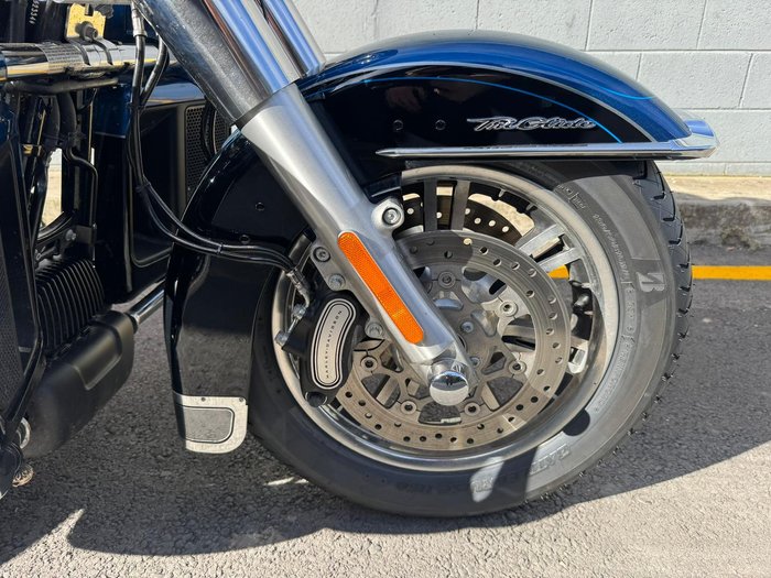 2017 Harley-Davidson Tri Glide Anniversary 107 (FLHTCUTG_ANV) Trike Black