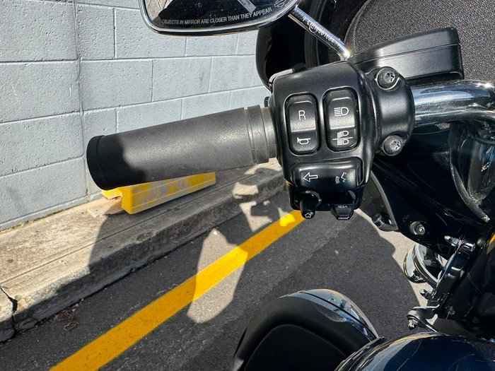 2017 Harley-Davidson Tri Glide Anniversary 107 (FLHTCUTG_ANV) Trike Black