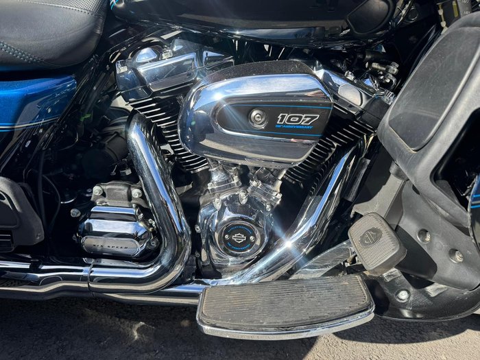 2017 Harley-Davidson Tri Glide Anniversary 107 (FLHTCUTG_ANV) Trike Black