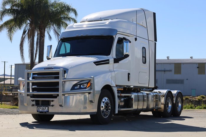 2023 Freightliner Cascadia 126