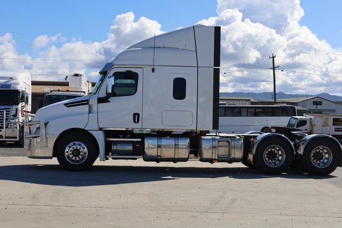 2023 Freightliner Cascadia 126