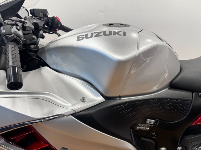 2021 Suzuki GSX1300RA (HAYABUSA) SILVER