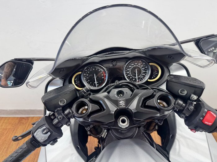 2021 Suzuki GSX1300RA (HAYABUSA) SILVER