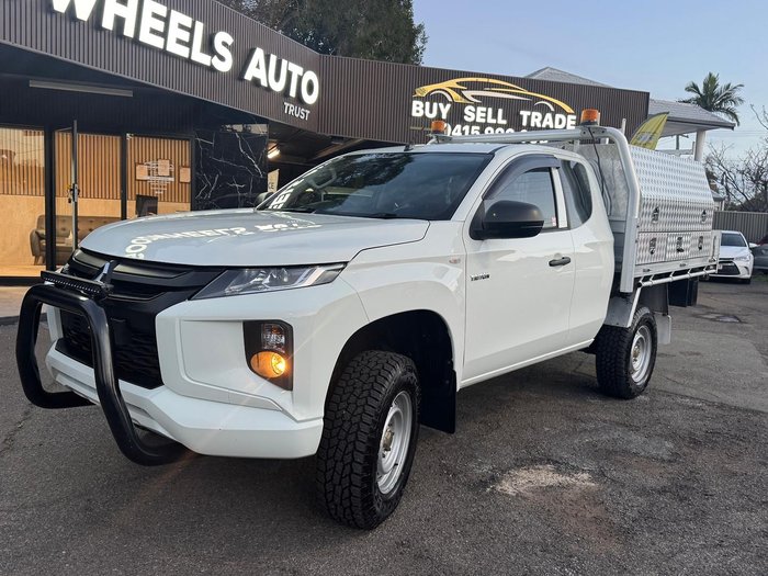 2022 Mitsubishi Triton GLX