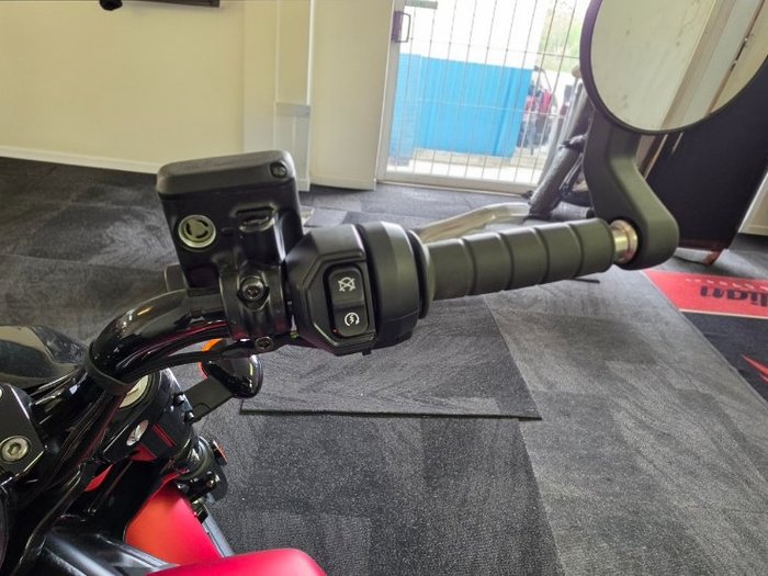 2025 Indian SCOUT BOBBER LIMITED Sunset Red