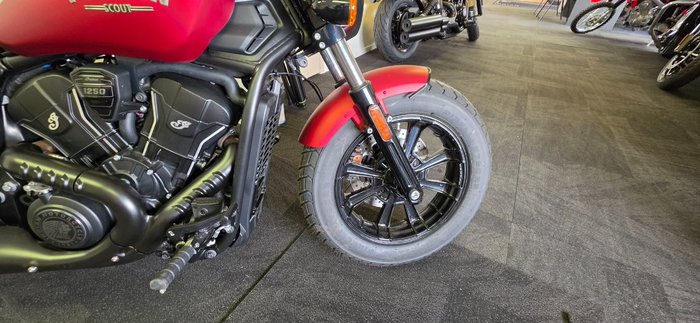 2025 Indian SCOUT BOBBER LIMITED Sunset Red