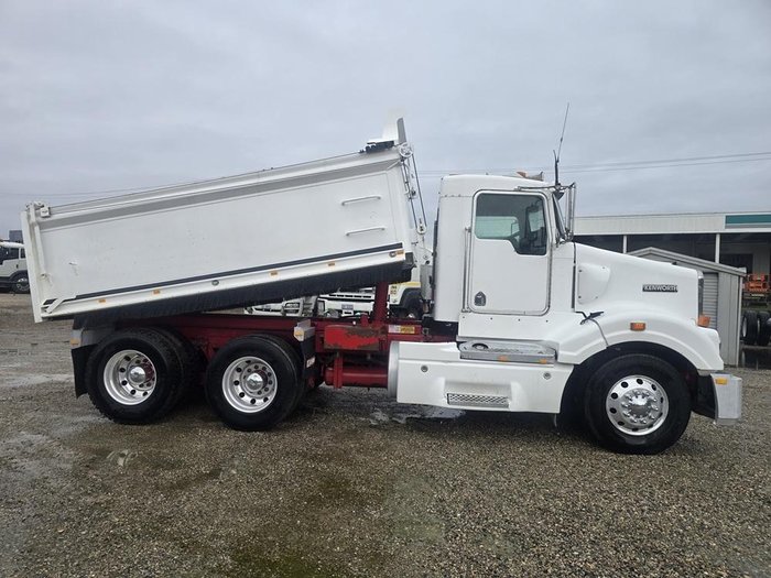 2004 Kenworth T400 Series