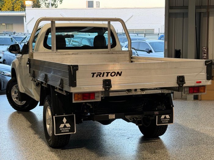 2021 Mitsubishi Triton GLX