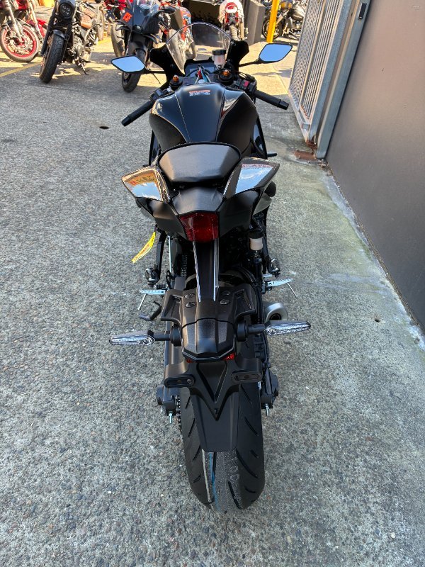 2025 Yamaha YZF-R7LA BLACK