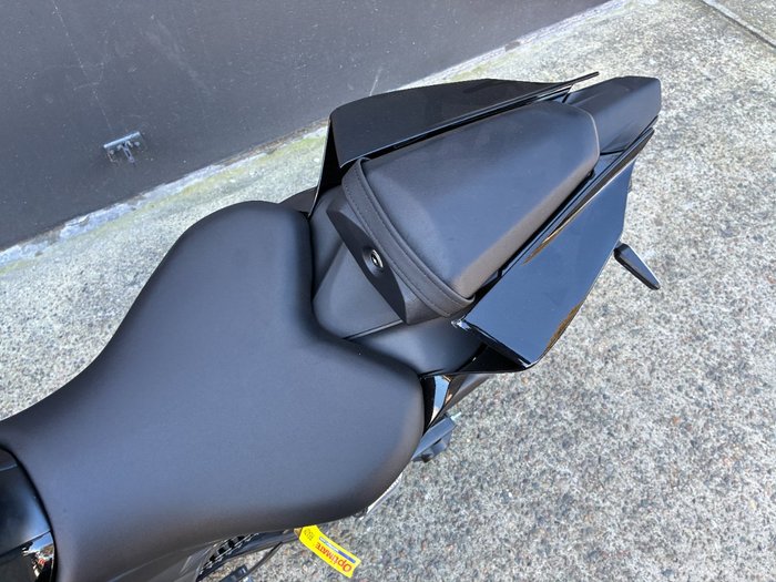 2025 Yamaha YZF-R7LA BLACK