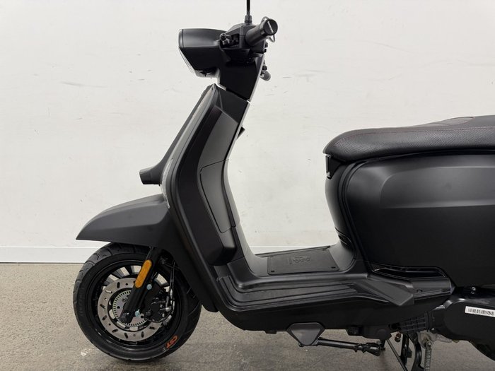2025 Lambretta 2025 Lambretta 200CC V200 Special Flex Dual Channel ABS Black