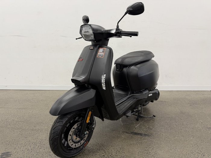 2025 Lambretta 2025 Lambretta 200CC V200 Special Flex Dual Channel ABS Black