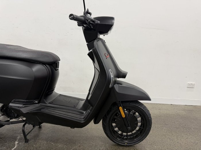 2025 Lambretta 2025 Lambretta 200CC V200 Special Flex Dual Channel ABS Black
