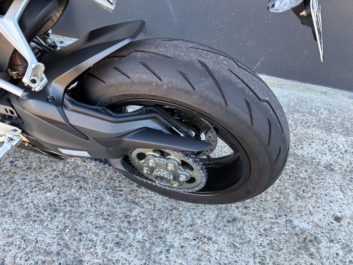 2024 Ducati STREETFIGHTER V2 R