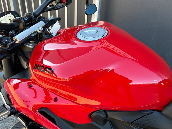 2024 Ducati STREETFIGHTER V2 R