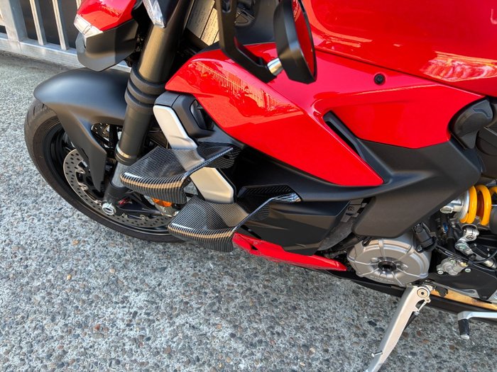 2024 Ducati STREETFIGHTER V2 R