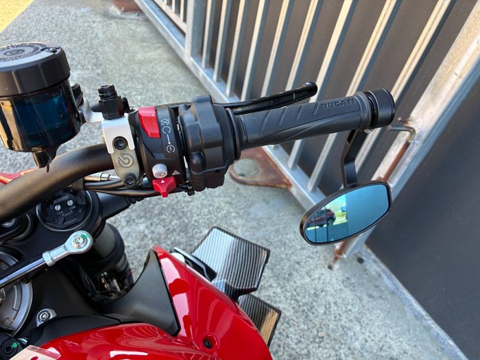 2024 Ducati STREETFIGHTER V2 R