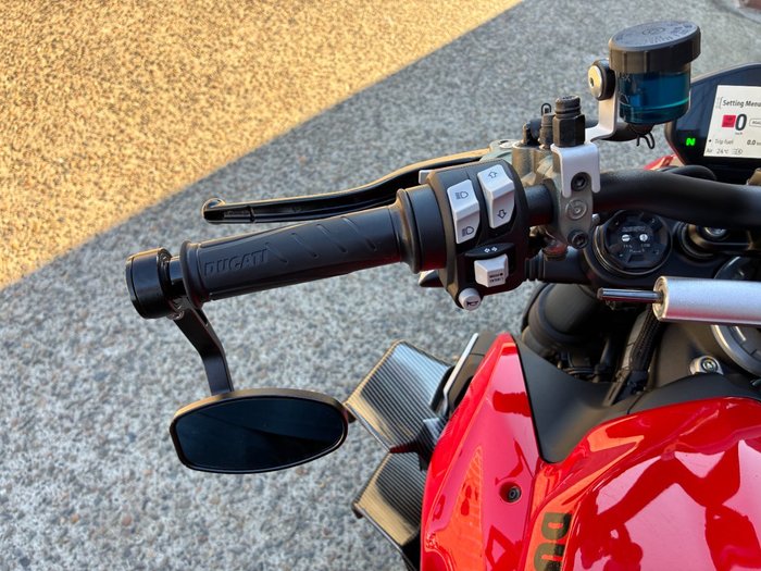 2024 Ducati STREETFIGHTER V2 R