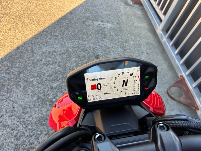2024 Ducati STREETFIGHTER V2 R