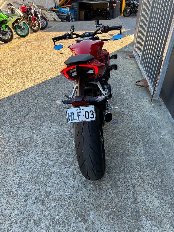 2024 Ducati STREETFIGHTER V2 R