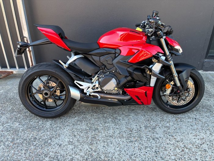 2024 Ducati STREETFIGHTER V2 R