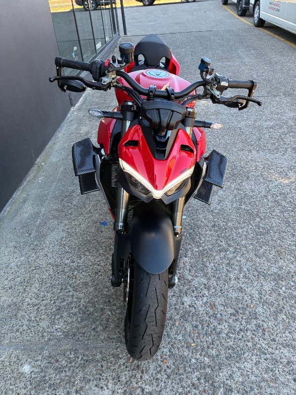 2024 Ducati STREETFIGHTER V2 R