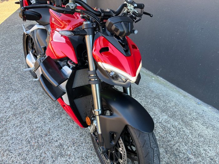 2024 Ducati STREETFIGHTER V2 R
