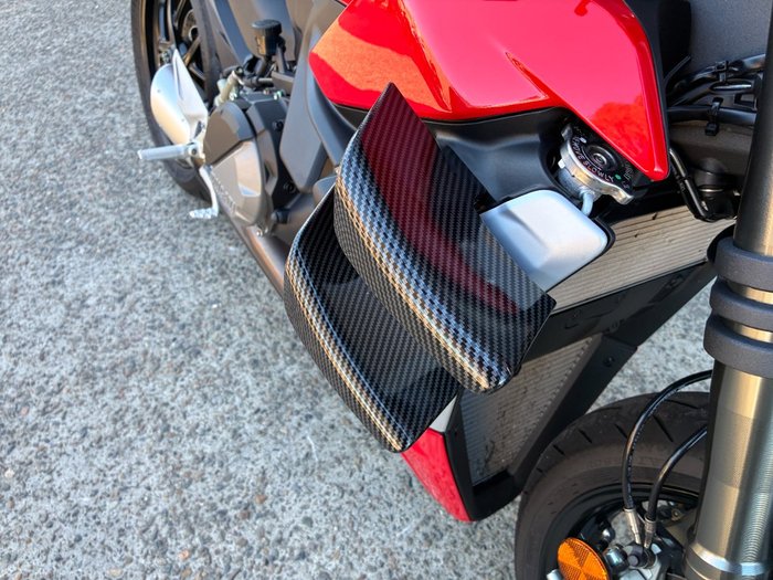 2024 Ducati STREETFIGHTER V2 R