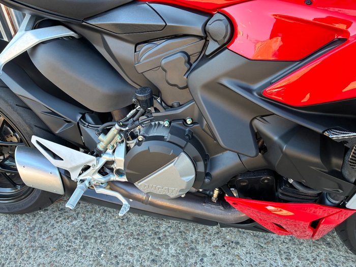 2024 Ducati STREETFIGHTER V2 R