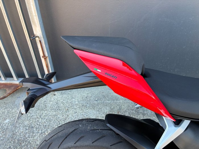 2024 Ducati STREETFIGHTER V2 R