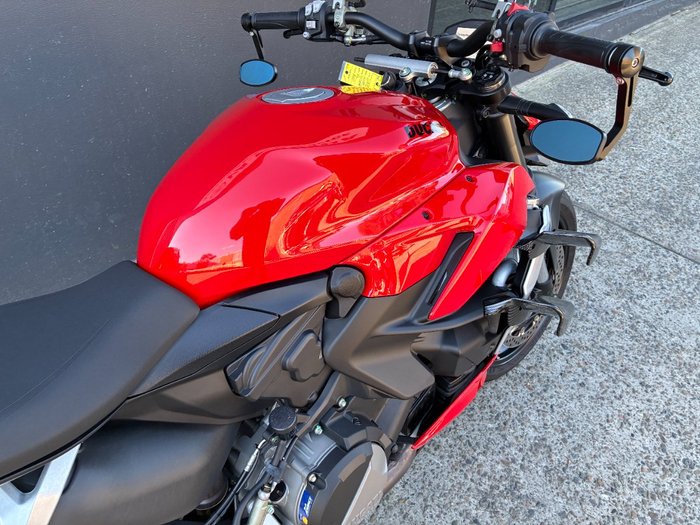 2024 Ducati STREETFIGHTER V2 R