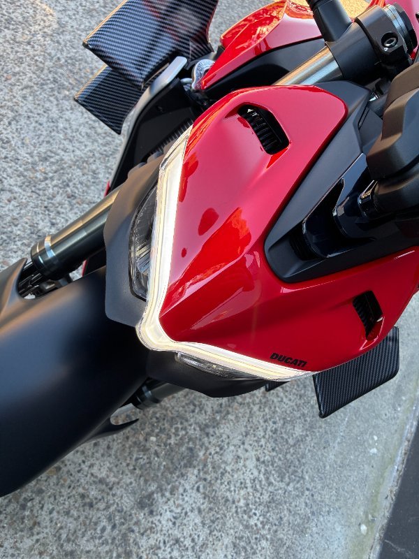 2024 Ducati STREETFIGHTER V2 R