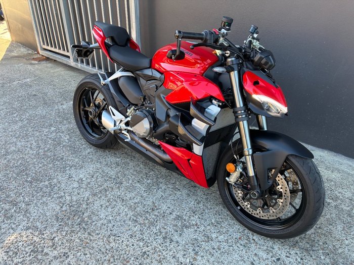 2024 Ducati STREETFIGHTER V2 R