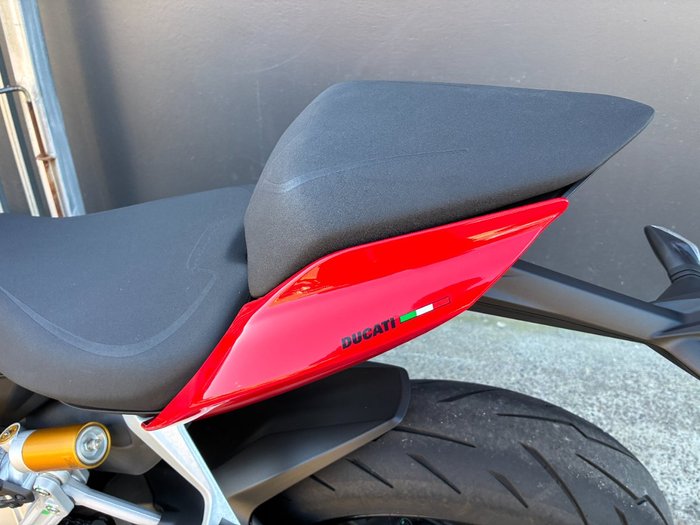 2024 Ducati STREETFIGHTER V2 R