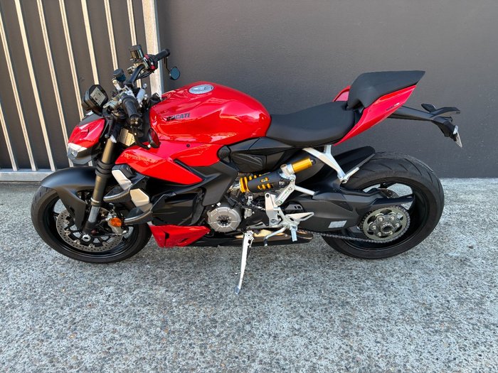 2024 Ducati STREETFIGHTER V2 R