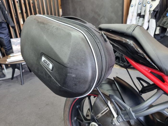 2014 Triumph SPEED TRIPLE R-ABS Black