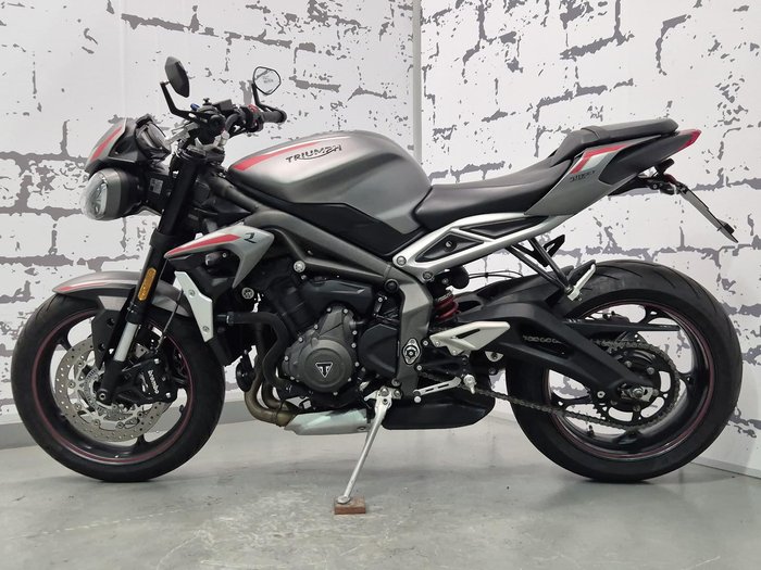 2022 Triumph Street Triple R 765 Street Triple Silver