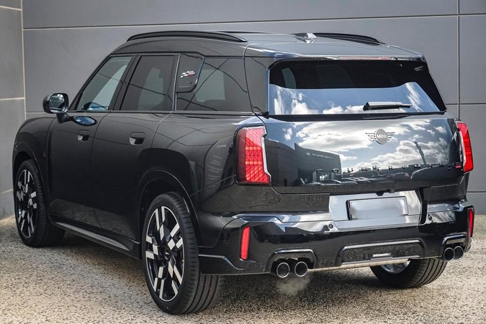 2026 MINI Countryman JCW Favoured