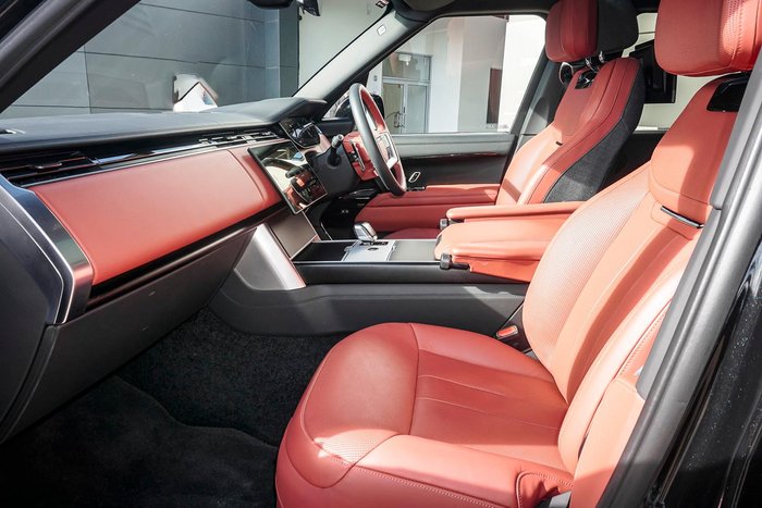2024 Land Rover Range Rover P615 SV