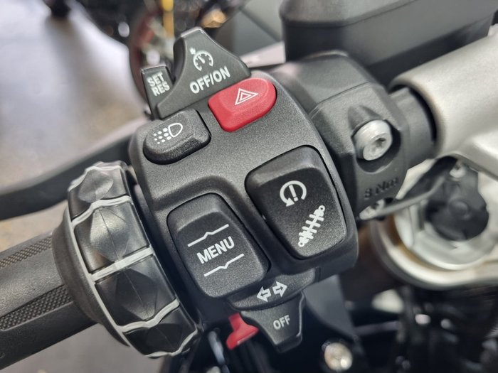 2023 BMW Motorrad R 1250 RS TRIPLE BLACK BLACK STORM METALLIC