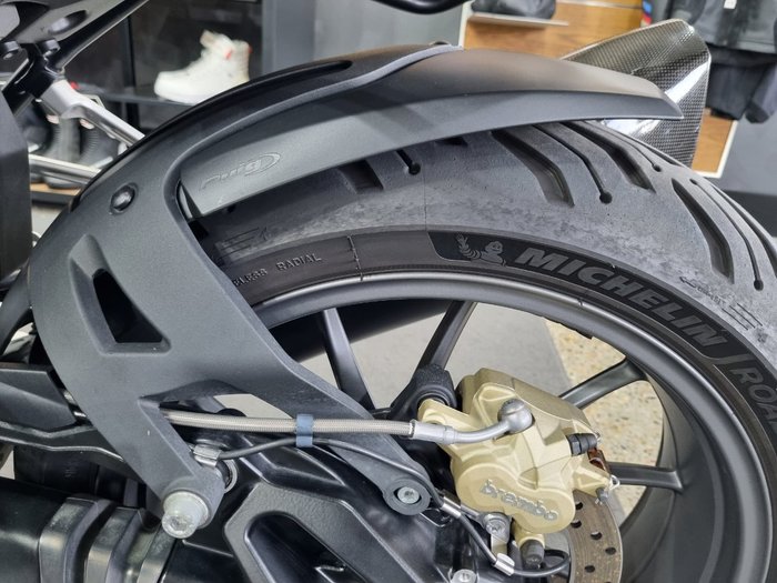 2023 BMW Motorrad R 1250 RS TRIPLE BLACK BLACK STORM METALLIC