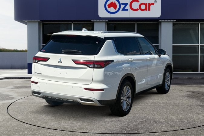 2024 MITSUBISHI OUTLANDER LS 7 SEAT (2WD)