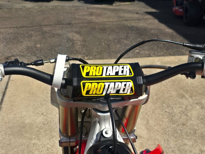 2006 Honda CR250R Red